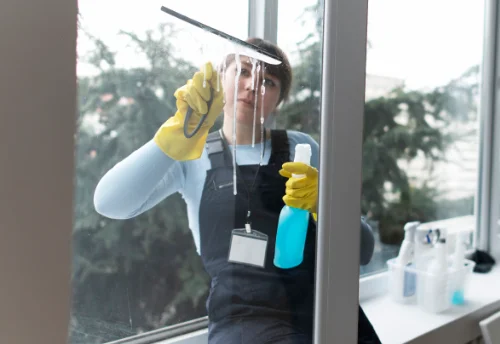Nettoyage de vitres intérieures et extérieures à Mégrit
